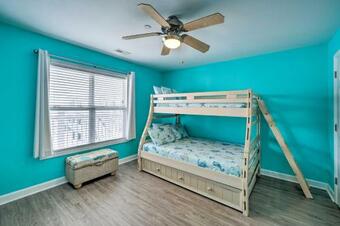 Apartamento Bright Condo With Balcony, 1 Block To Beach!