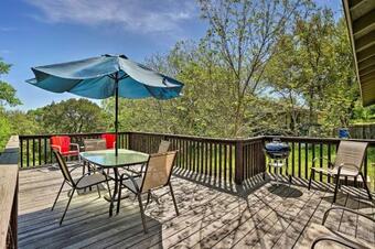 Cozy Jonestown Home Less Than 1 Mile From Lake Travis!
