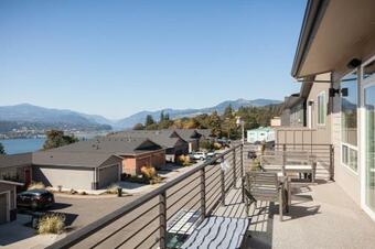 Aqua Vista 3br Home With Sun Deck & Gorgeous Views - 30 Day Minimum Home
