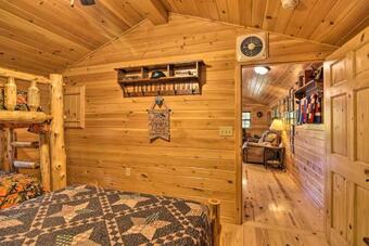 Hooah Cabin Retreat With Grill And Step Free!