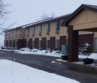 Hotel Amerivu Inn And Suites Shawano Wi