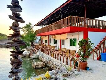 Hostal Flamingo Room - Fan Only At Casa Bolo - 15mins To Hundred Island