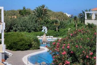 Monis Apartment Mit Pool