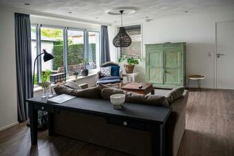 Reseda Apartment