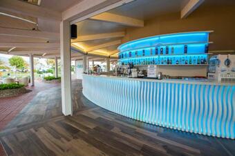 Hotel Baia Di Conte Resort