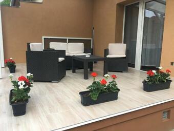 Pesti Apartmanh�z