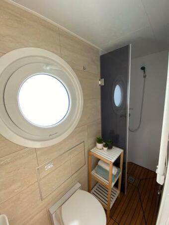 Luxurious Houseboat