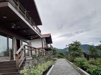 A Majestic Luxurious Rajasi Villa Overlooking The Ganges And Rishikesh Valley