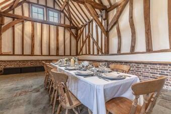 Character Farmhouse - Perfect For Rural Family Getaways!