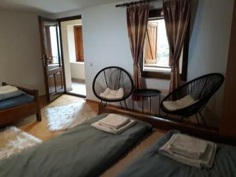 Casa De Peste Ap?