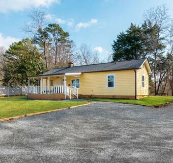 Renovated (2 For 1) Mellow Yellow Near Dt Waxhaw