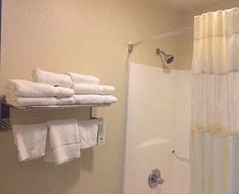 Hotel Boarders Inn & Suites