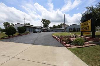 Plaza Motel