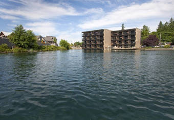 Hotel Lakeshore Inn