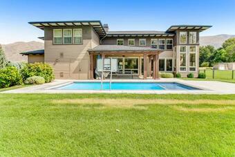 Riverside Luxury