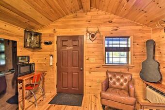Rural Cabin Hideaway With Fire Pit And Mtn Views!