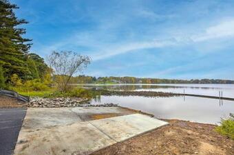Historic Cumberland Home On Beaver Dam Lake!