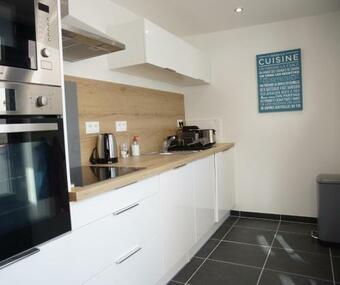 M�zi�res House