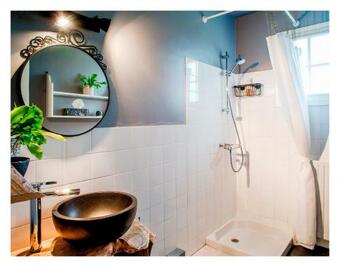 Chambre Soign�e Et Accueillante � La Campagne - Ch Rouge