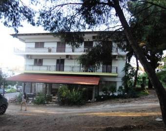 Chris Apartments