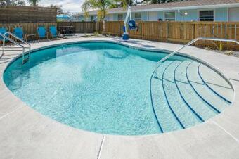 Hotel Salt Air Inn & Suites