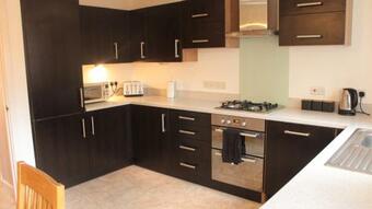 City Centre 4 Bedroom Town House With Parking A