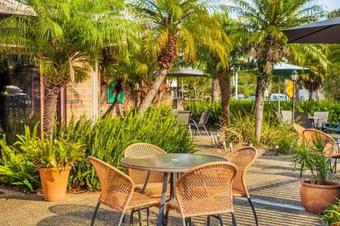 Hotel Crescent Head Resort & Conference Centre