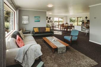 Wharepuni - Oakura Retreat