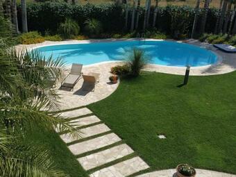 Green House In Villa Con Piscina