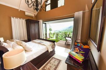 Villa Coconut Climb
