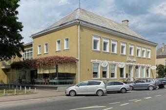 Brut Wine Hotel