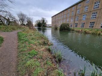Canal Side Retreat - 2 Bedroom Apartment