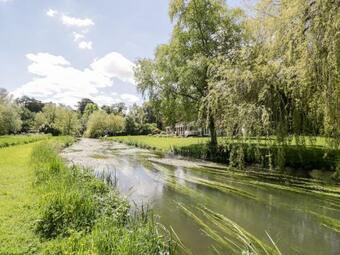 The River House Avon Valley Stonehenge