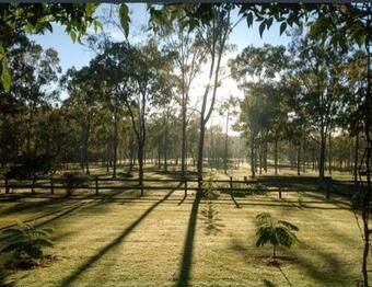 Saddleback Country Cabins. Near Gin Gin