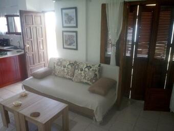Kamari Guesthouse