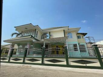 Villa Minimal House Phichit