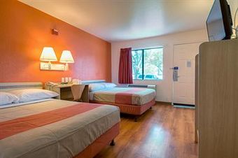 Motel 6 Escondido