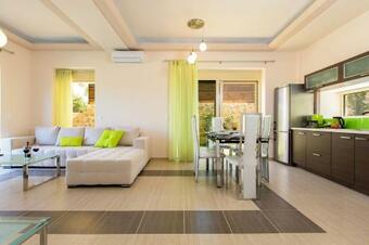 Villa Green Mare