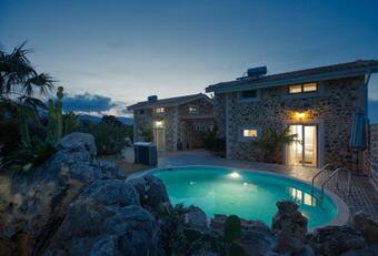 Queens Villas