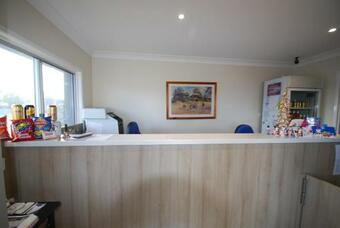 Starline Motor Inn