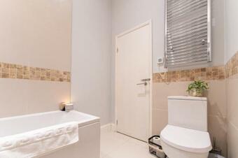 Bright & Stylish 2-bed Apartment By The Pavilion