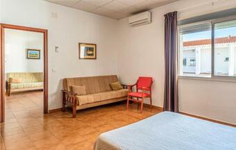 Awesome Apartment In Villa Del Rey With Wifi, Outdoor Swimming Pool And 1 Bedrooms