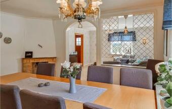 Stunning Home In �senh�ga With Wifi And 4 Bedrooms