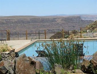 Hotel Cave B Resort