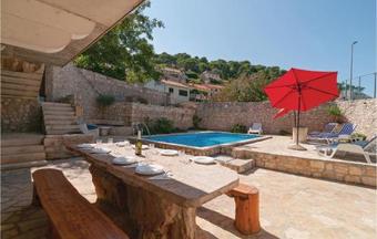 Holiday Home Pucisca Gospe Lurdske