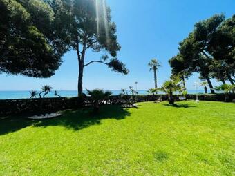 Apartamento Vistas Al Mar, Con Acceso Directo A La Playa, Piscina Y Parking Gratis!!!