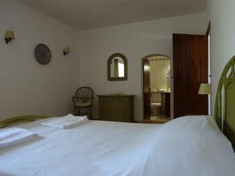 Hostal New Village