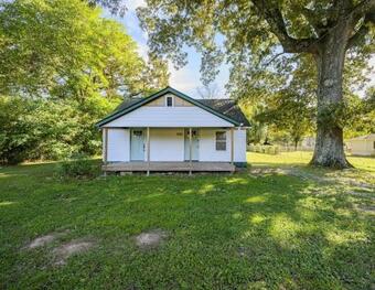 3 Bed2 Bath Renovated Home Near The Lake