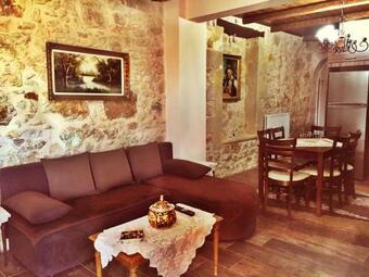 Mpampis Guesthouse