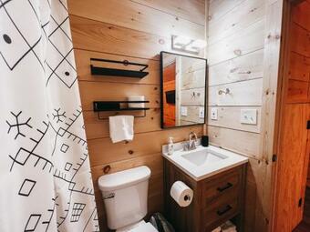 Brand New One Bedroom Cabin With Kitchen Minutes From Lake Hartwell Cabin #3